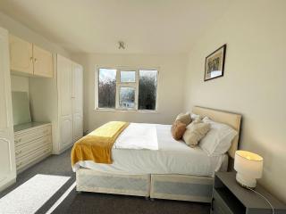 Cozy 3 bedroom house in Bromley - 0