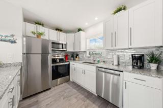 Sun and Sea By Beachside Management - 7