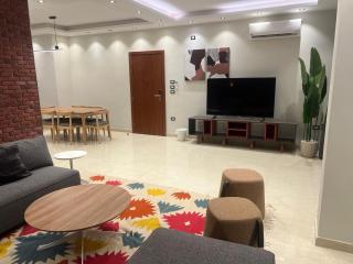 Contemporary 3 Bedroom City Stay in October By Kemetland - 5