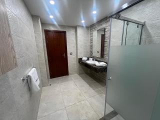 Contemporary 3 Bedroom City Stay in October By Kemetland - 4