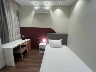 Contemporary 3 Bedroom City Stay in October By Kemetland - 2