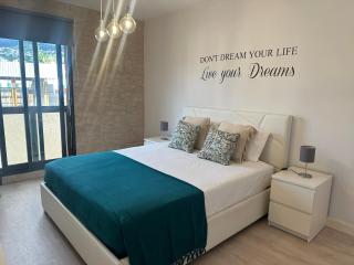 H&F Fort View Apartment - 1