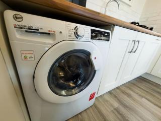 West Coast View 2 Bedroom Modern Apartment - 3