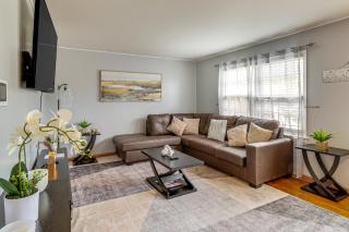 Near Beaches, Base and Bay! Hampton Home with Backyard - 0