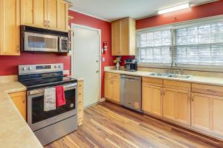 Near Beaches, Base and Bay! Hampton Home with Backyard - 9