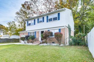 Near Beaches, Base and Bay! Hampton Home with Backyard - 8