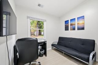 New Lakefront Getaway Private Hot Tub Min to DMC - 3