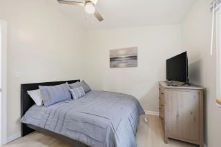 New Lakefront Getaway Private Hot Tub Min to DMC - 6