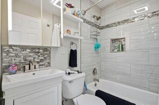 New Lakefront Getaway Private Hot Tub Min to DMC - 5