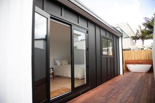 The Coconut Hut Papamoa Beach - 9