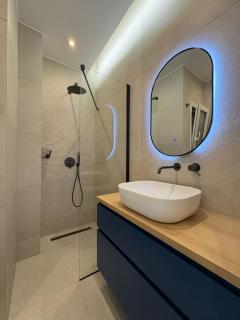 High-End 1BR with Elegant Design & Balcony - 6