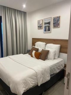 Lofty New Apartments Embassy Gardens - 4