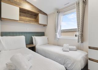 Meadow House Holiday Park - 5