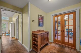 Above Sleepy Hollow - Rooftop Deck, Amazing Views, Hot Tub, Pet Friendly, Screen Porch, Wifi, EV Station, Games, Trails, Wood Stove, Charcoal Grill, Lake Access, King Bed - 4