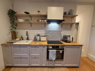 Modern Victorian 2BR Apt - Water & City Views - 7