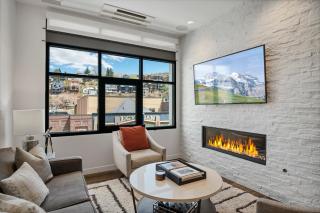 Mountain Luxe Retreat on Main - 0