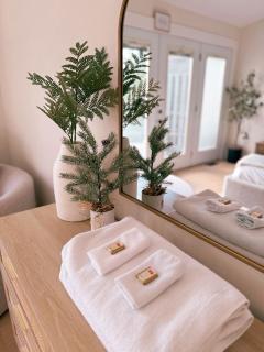 Driftwood Luxe Lakefront Retreat - Tobermory - 6