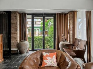 3 Bedrooms - 2 floor with garden in Prime Location - 3