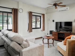 3 Bedrooms - 2 floor with garden in Prime Location - 3