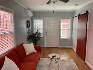 Remodeled 1BD 1920s Craftsman 1666 - 0