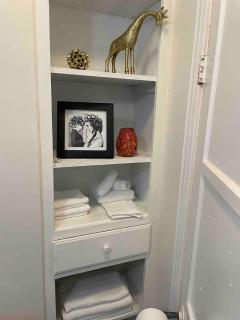 Remodeled 1BD 1920s Craftsman 1666 - 9