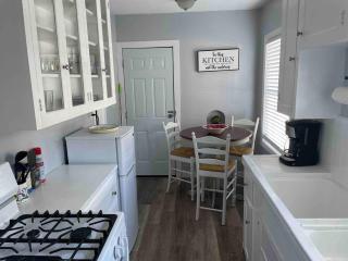 Remodeled 1BD 1920s Craftsman 1666 - 4