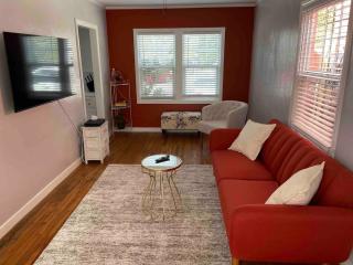 Remodeled 1BD 1920s Craftsman 1666 - 1