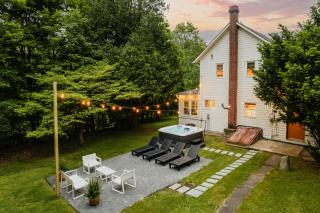 Roebling House 1850s Cabin Hot Tub Fire Pit - 0