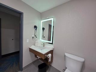 Days Inn & Suites by Wyndham Brandon Amphitheater - 4