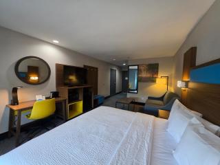 Days Inn & Suites by Wyndham Brandon Amphitheater - 3