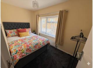 Spacious 4 Bed Contractor House Free Parking - 9