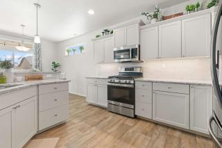 Western Explorer Two Homes Sleeps 20 - 7