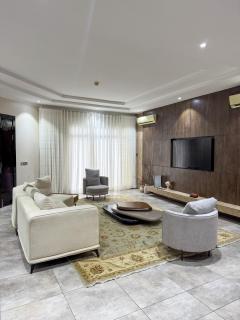 Executive 2 Bedrooms Apartment for Shortlet - 0