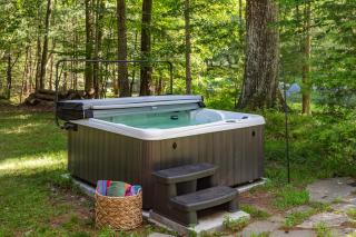 Riverfront Retreat Hot Tub, Firepit & Pool Table - 7
