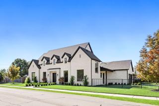 The Fairway on Maple - 8