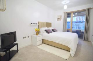 Near Dlr station -WiFi -Parking -Pets -Sleeps 5 - 5