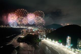 Piscina Climatizada e Camareira em Pitangueiras - 9