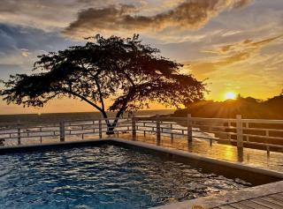 Beachfront villa with pool and staff - 5