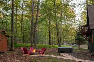 Hot Tub & Fire Pit: Cozy Pines Chalet in Poconos - 4