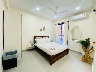 Urban Nomad Corner - 1BHK Near Candolim Beach with Pool, Kitchen, Parking & WiFi - 2