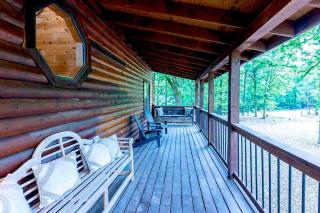 Bison Point-Ladder Ball, Corn Hole, Fire Pit, Sleeps 10 - Broken Bow - 9