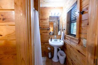 Bison Point-Ladder Ball, Corn Hole, Fire Pit, Sleeps 10 - 5