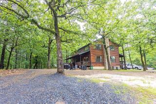 Bison Point-Ladder Ball, Corn Hole, Fire Pit, Sleeps 10 - 1