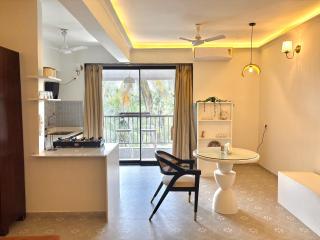 Modern Studio with Pool Access Near Candolim Beach - Balcony & Kitchenette - 7