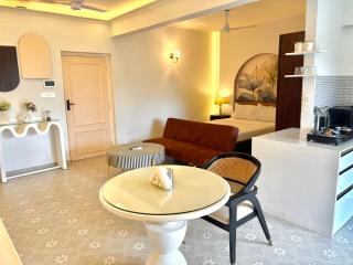 Modern Studio with Pool Access Near Candolim Beach - Balcony & Kitchenette - 3