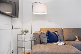 Flamingo VillaPrivate YardWalk to Atlantic Ave! - 4