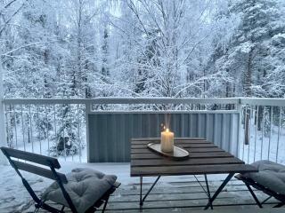 Cozy One-Bedroom Apartment with Sauna and Forest View - 9
