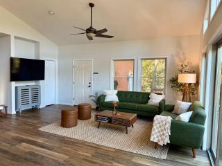 Amazing Views Hot Tub Fire Pit & Chefs Kitchen - 9