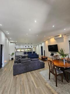 Luxury Executive 3BR Home Near Prime Business Area - 0