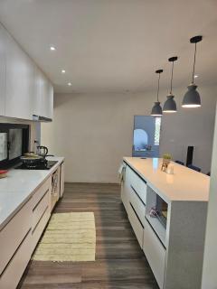 Luxury Executive 3BR Home Near Prime Business Area - 8